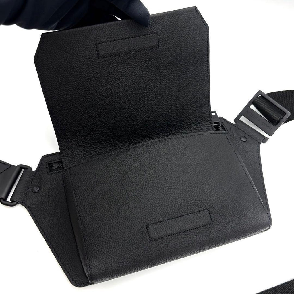 Louis Vuitton Aerogram Takeoff Sling Bag Noir — view 4