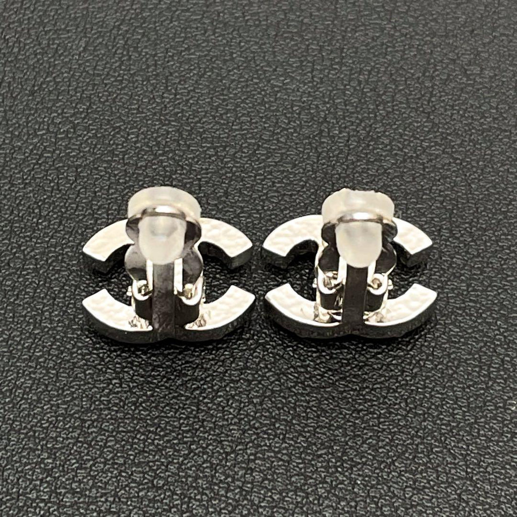 Chanel CC Logo Earrings Faux Pearl Icon Coco — view 4