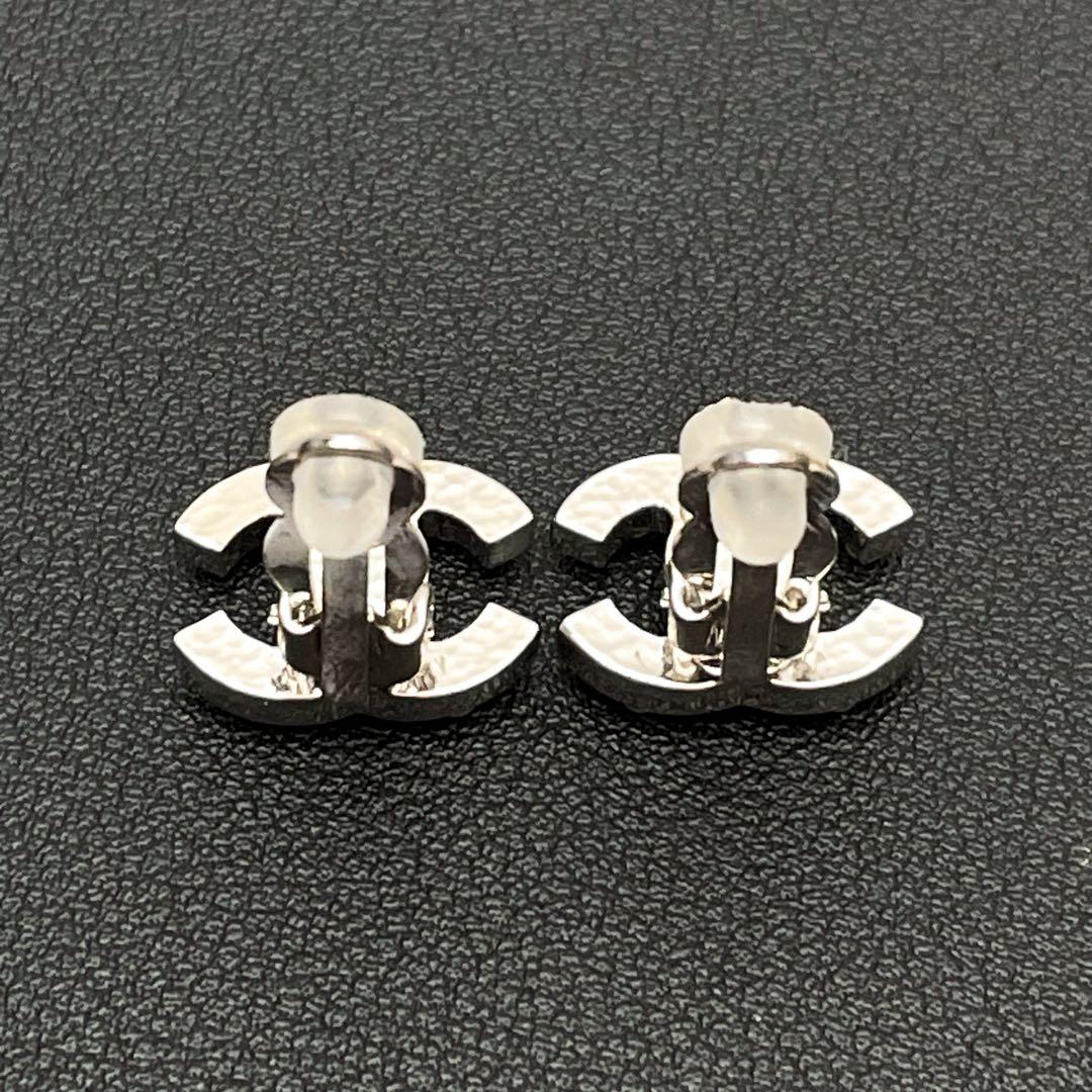 Chanel CC Logo Earrings Faux Pearl Icon Coco — view 4