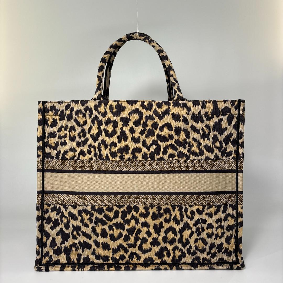 Dior Book Tote Large Leopard — view 5