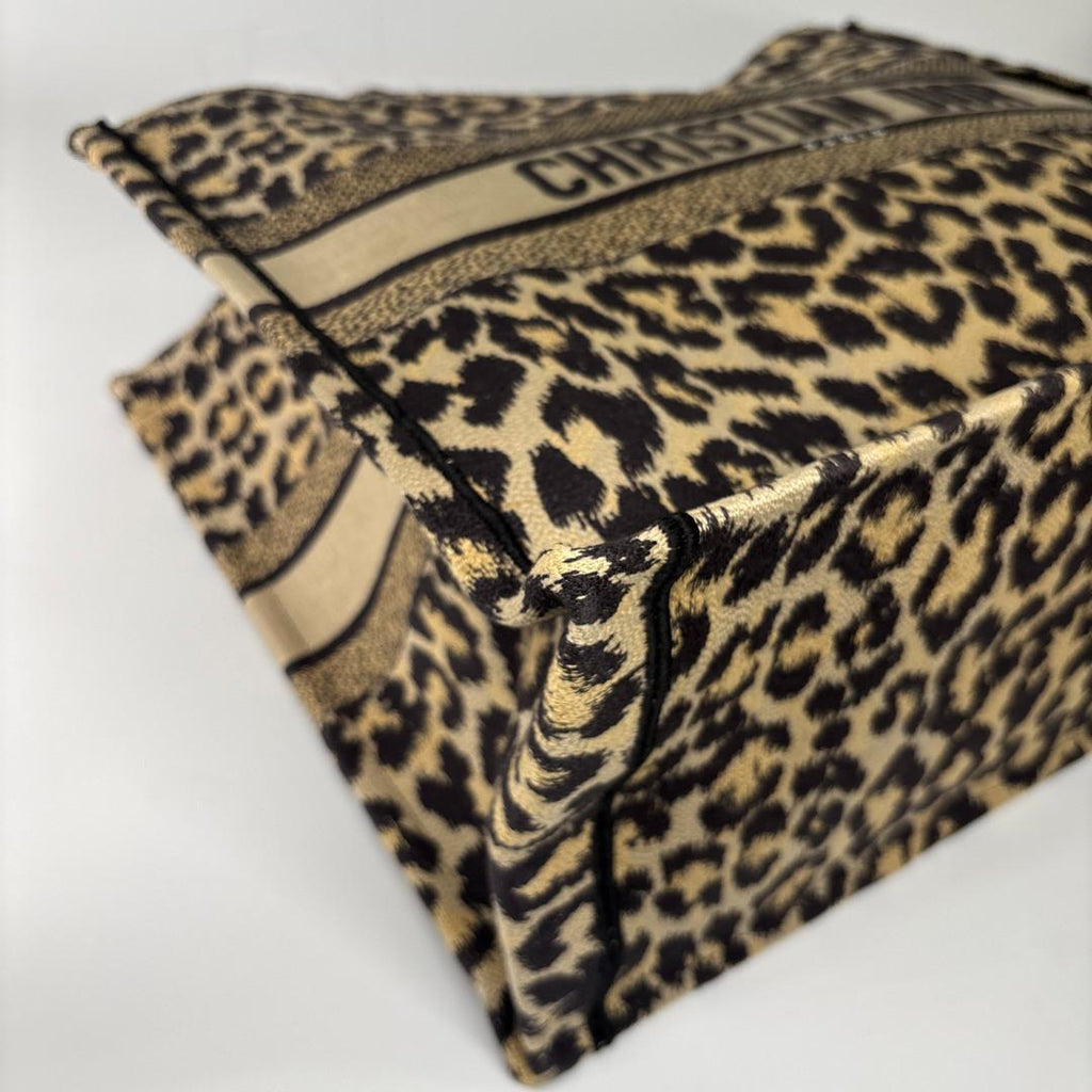 Dior Book Tote Large Leopard — view 7