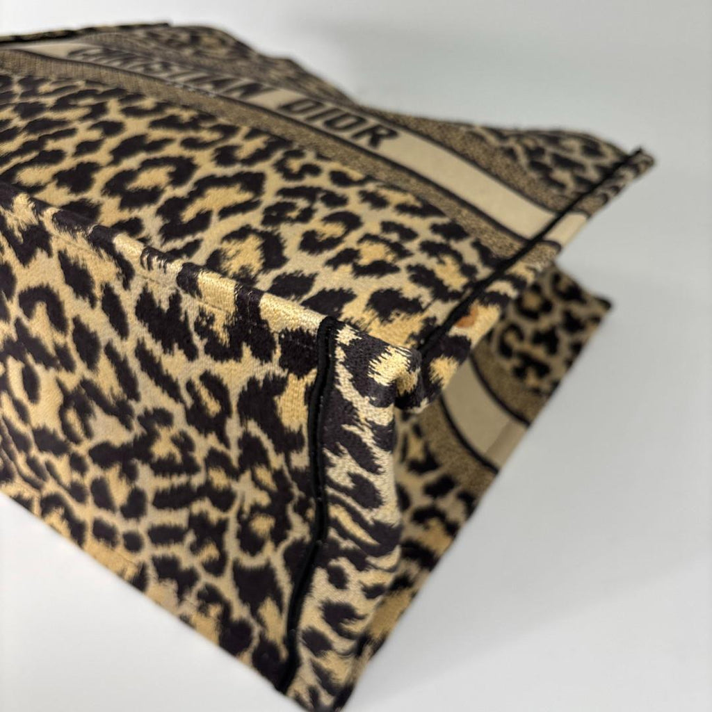 Dior Book Tote Large Leopard — view 8