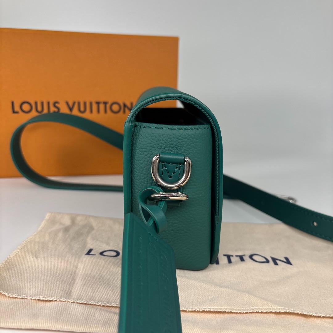 Louis Vuitton Aerogram Wearable Shoulder — view 4