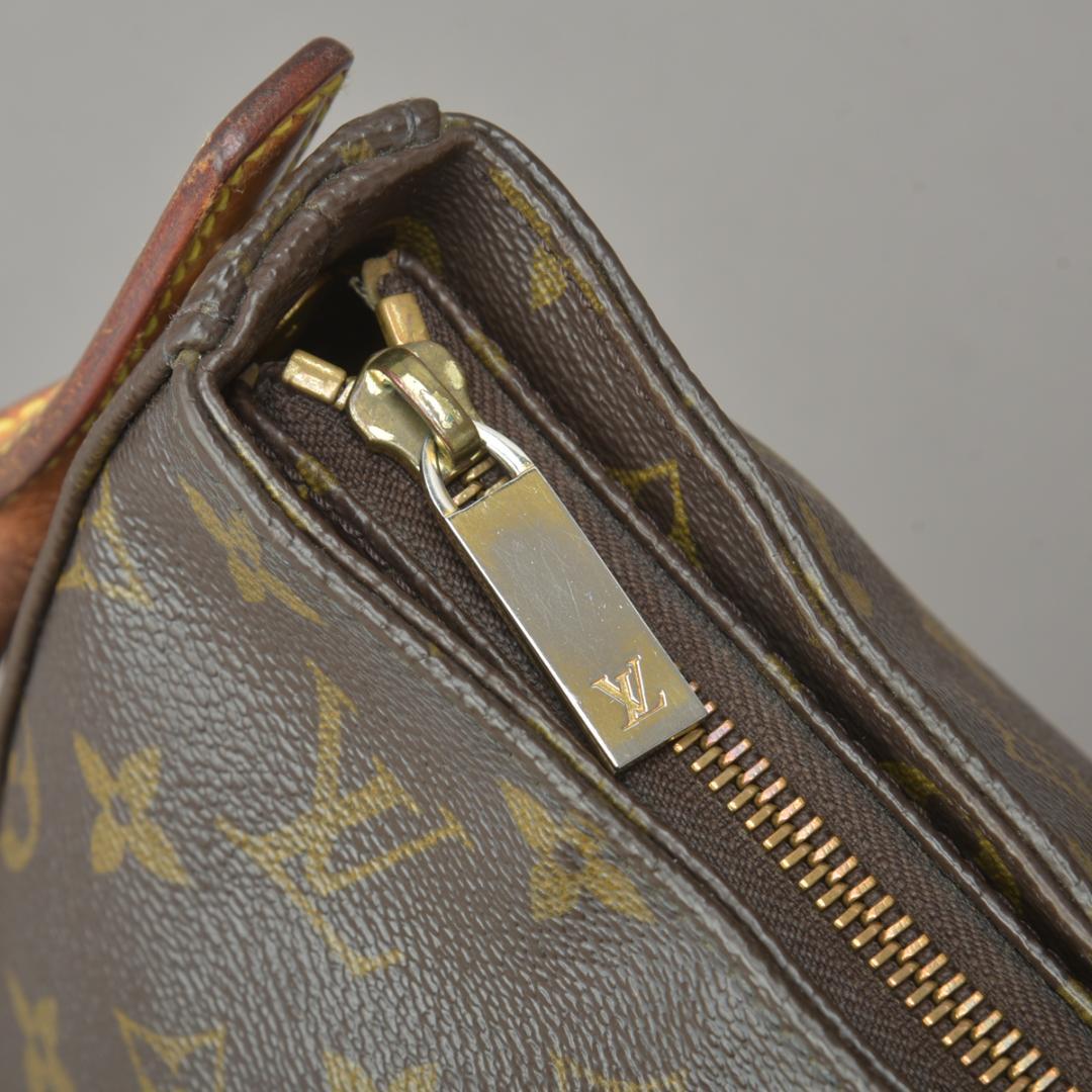Louis Vuitton Looping MM Shoulder Bag Monogram — view 6
