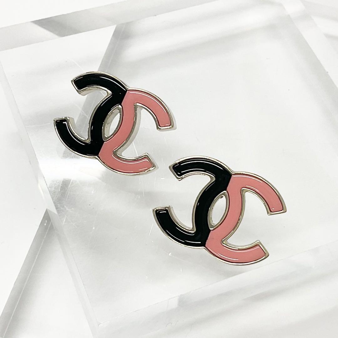 Chanel Earrings CC Logo Gold — view 2