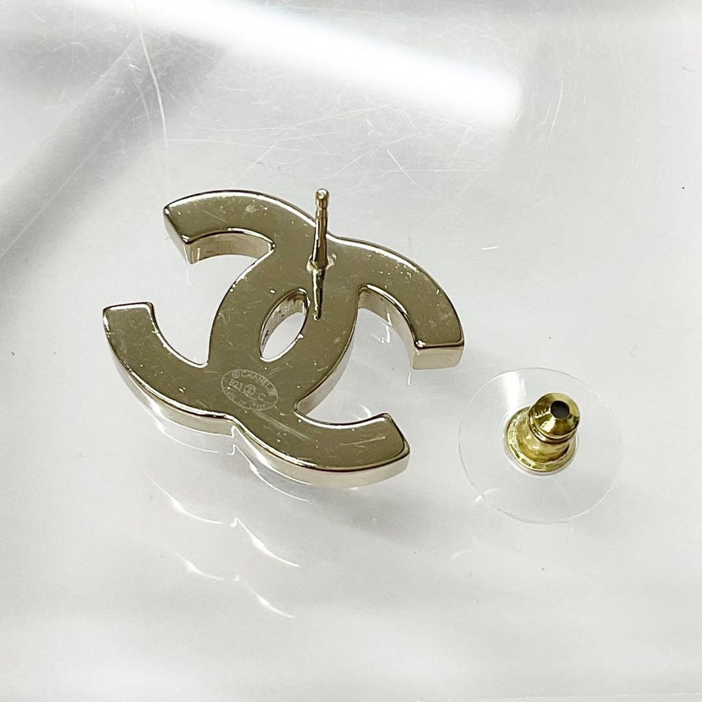 Chanel Earrings CC Logo Gold — view 4