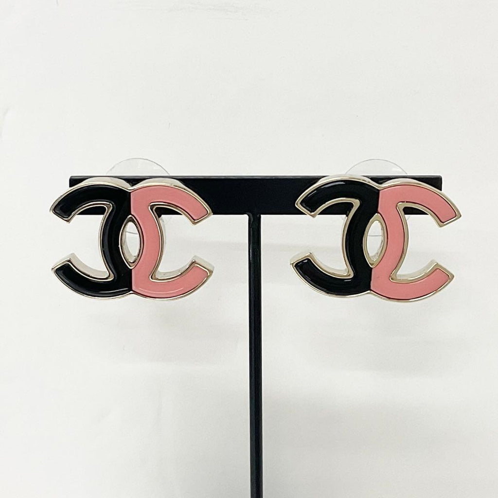 Chanel Earrings CC Logo Gold — view 6