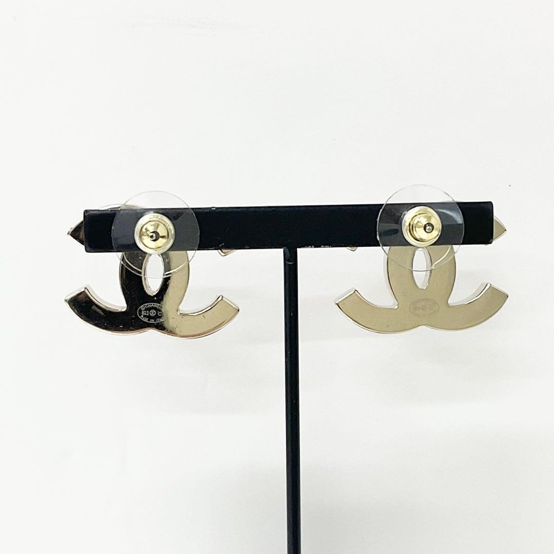 Chanel Earrings CC Logo Gold — view 8