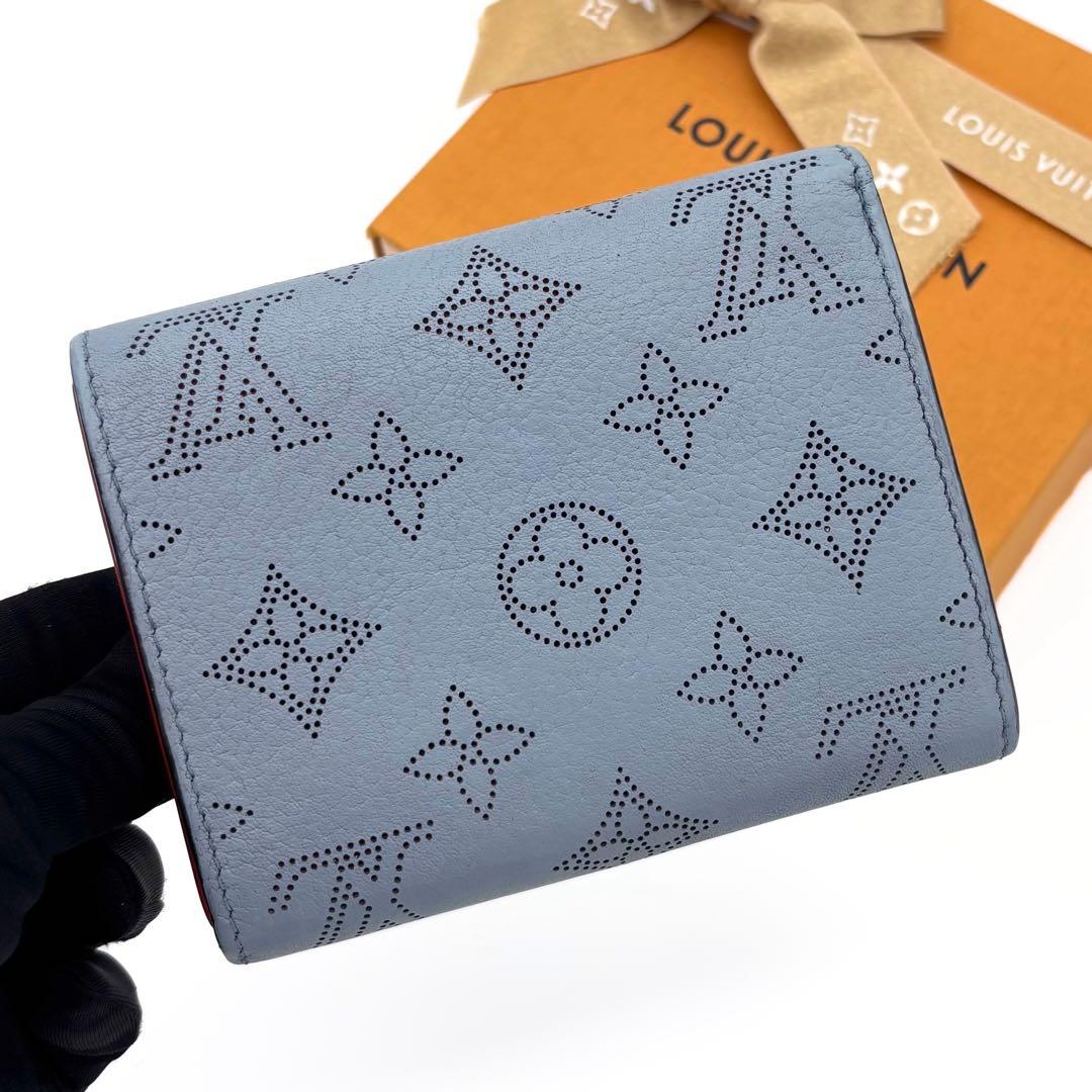 Louis Vuitton Mahina Portefeuille Iris Compact Bifold Wallet Blue Red — view 2