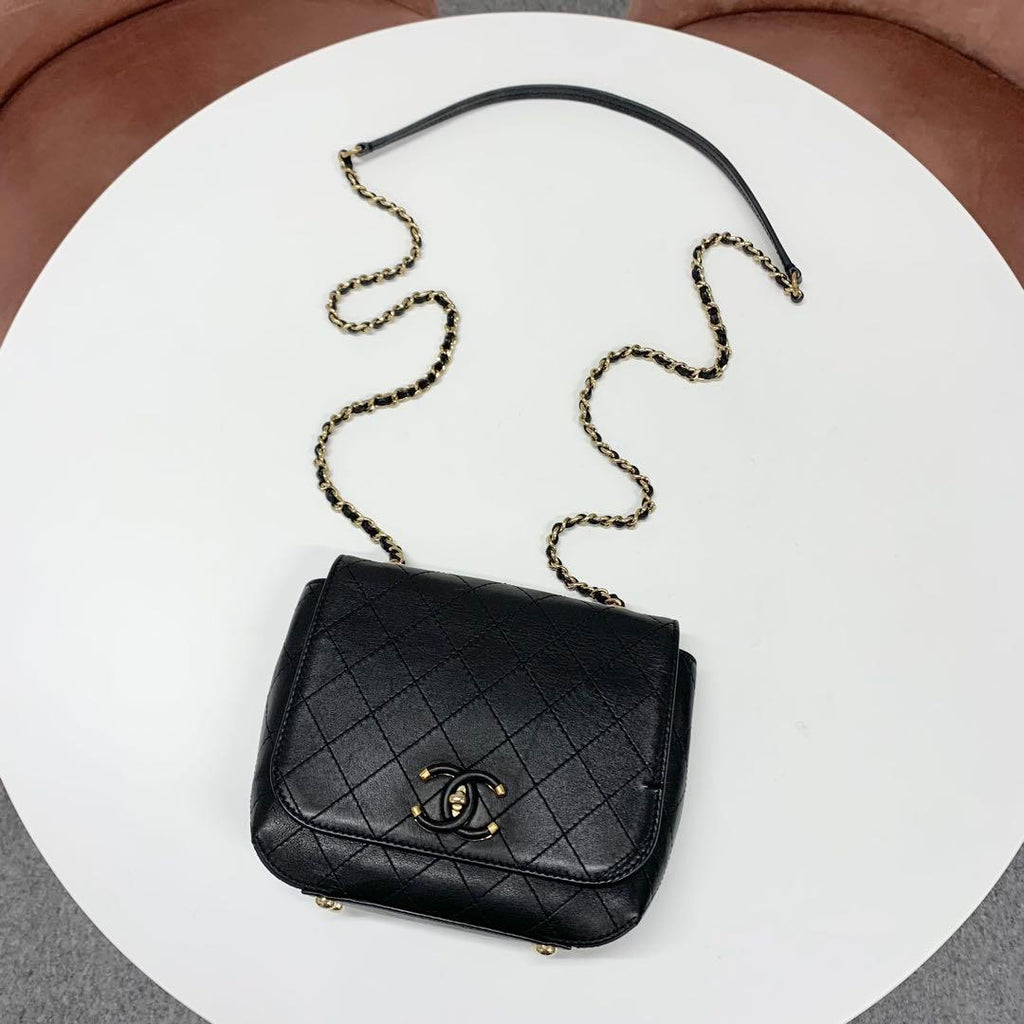 Chanel Quilted Turnlock CC Logo Lambskin Shoulder Bag — view 5