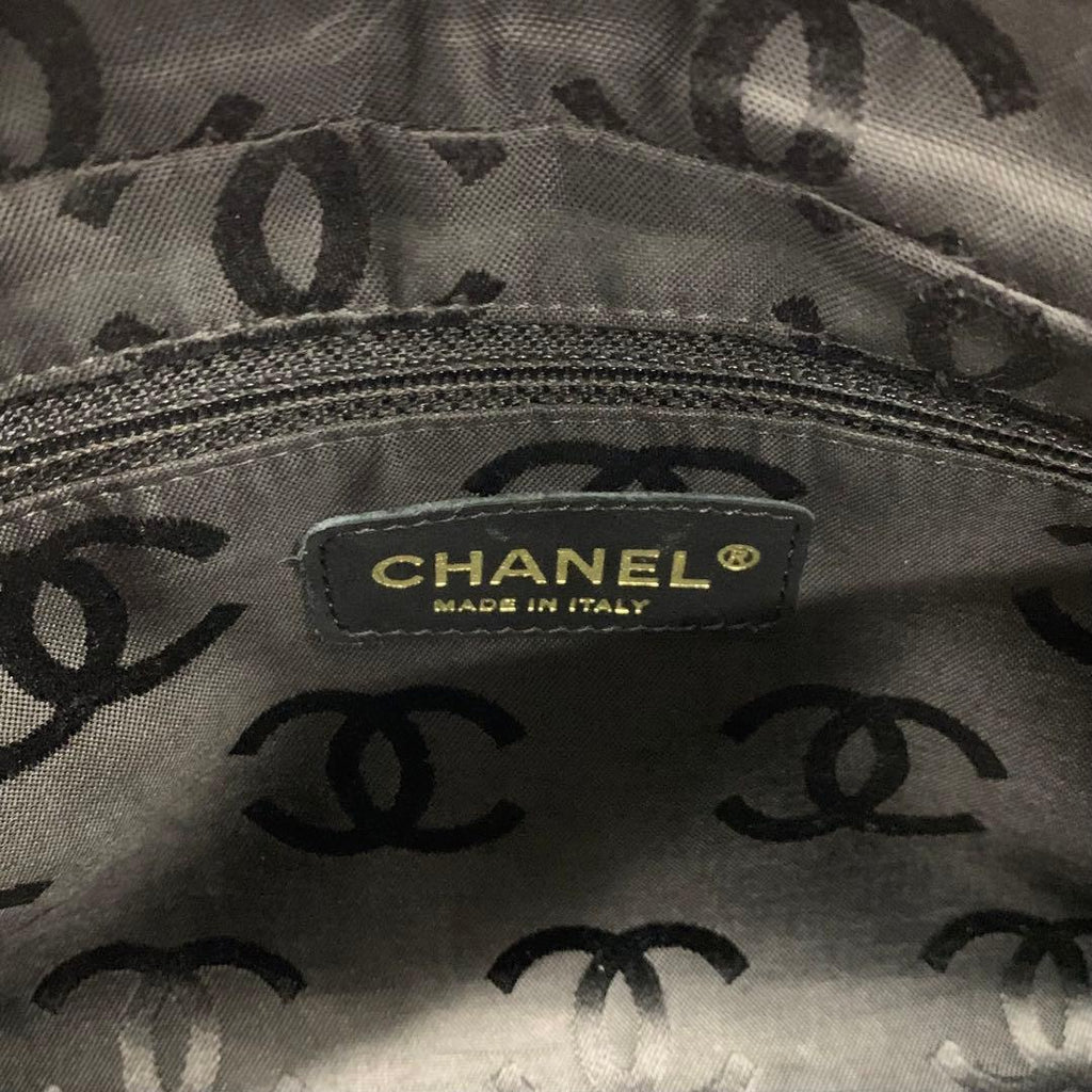 Chanel Wild Stitch CC Logo Shoulder Bag — view 7