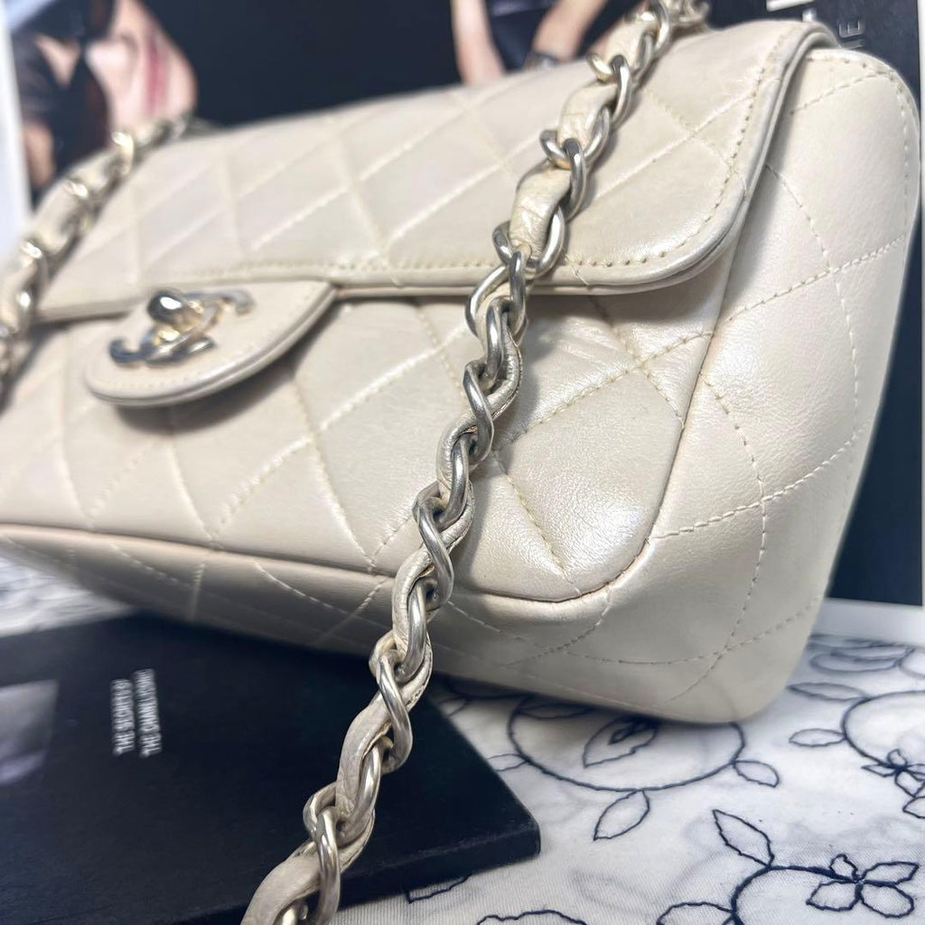 Chanel Double Flap Quilted Shoulder — view 5