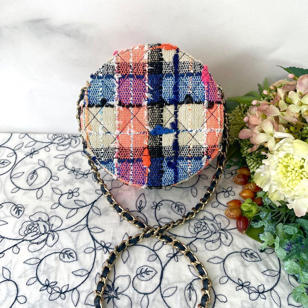 Chanel Round Mini Classic Chain Shoulder — view 2