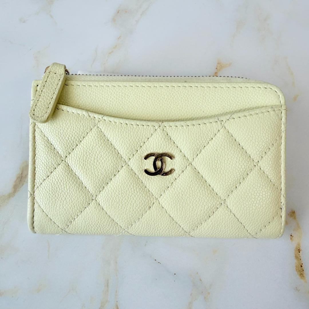 Chanel Quilted CC Logo Fragment Case Caviar Leather — view 2