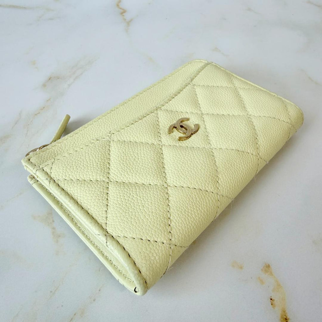 Chanel Quilted CC Logo Fragment Case Caviar Leather — view 4