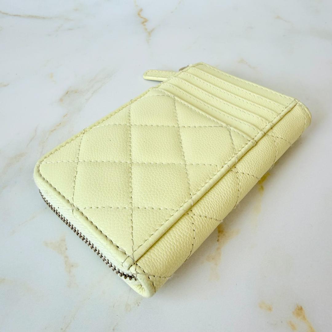 Chanel Quilted CC Logo Fragment Case Caviar Leather — view 6
