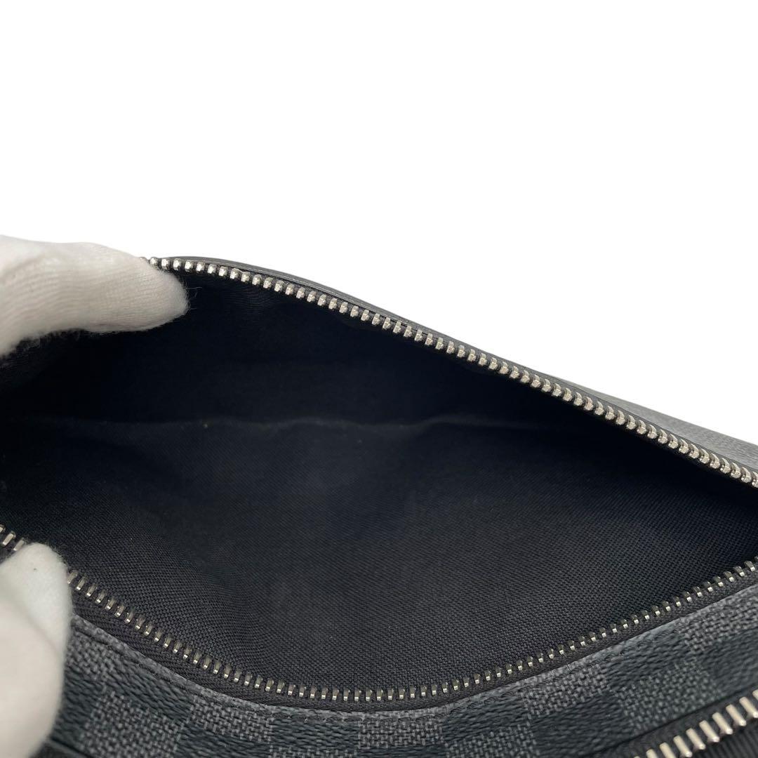 Louis Vuitton Damier Graphite Ambler Body Waist — view 9
