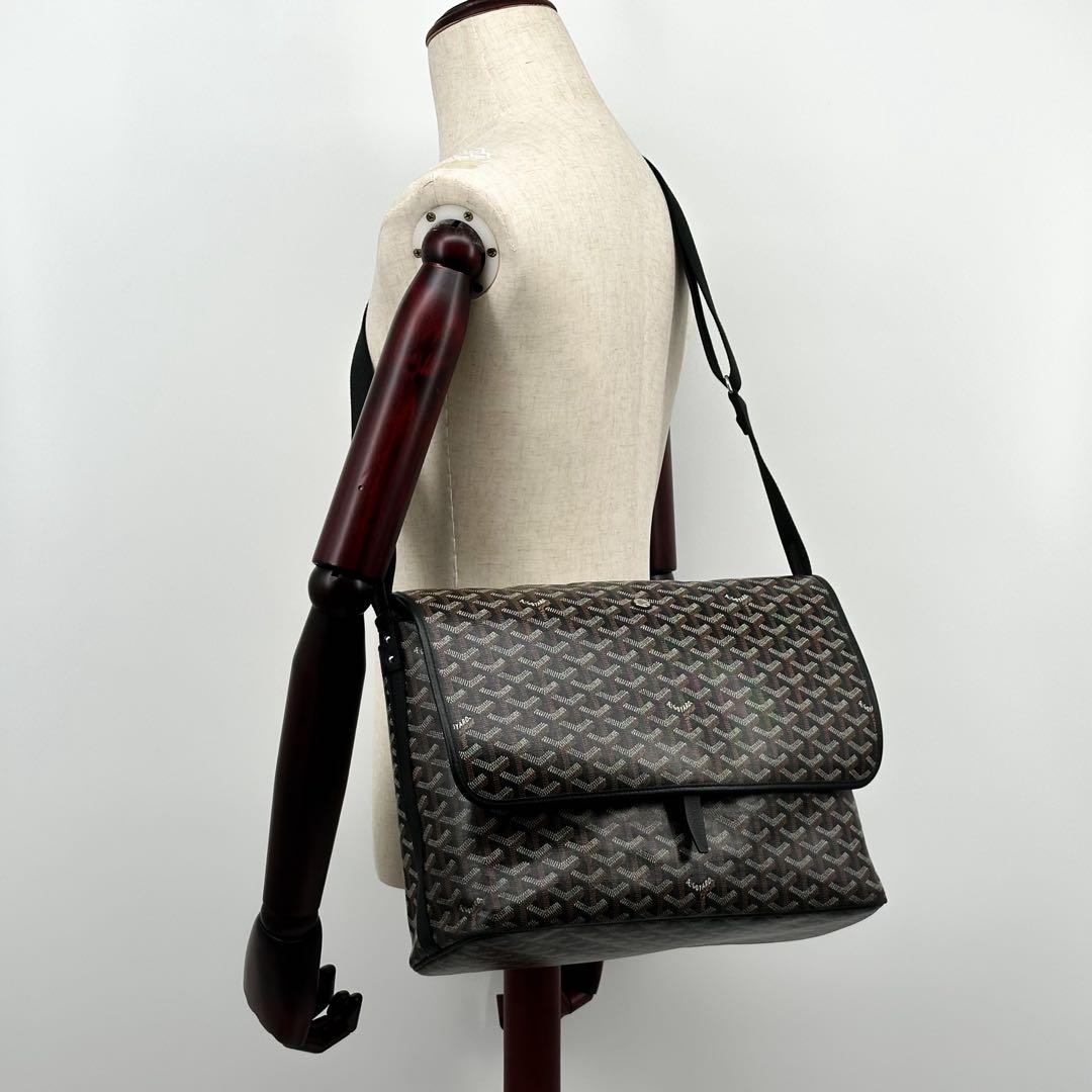 Goyard Capet Chien MM Messenger Monogram Shoulder — view 4