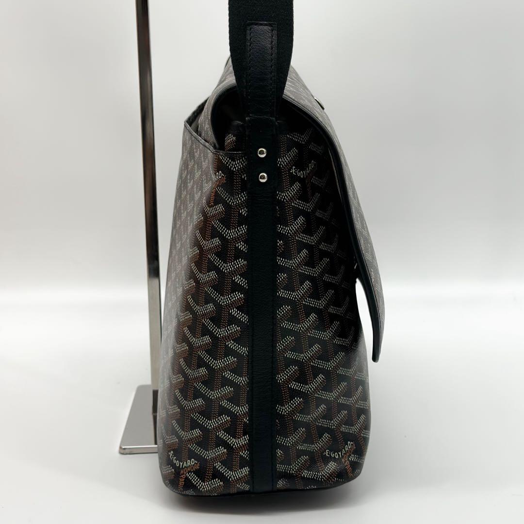 Goyard Capet Chien MM Messenger Monogram Shoulder — view 6
