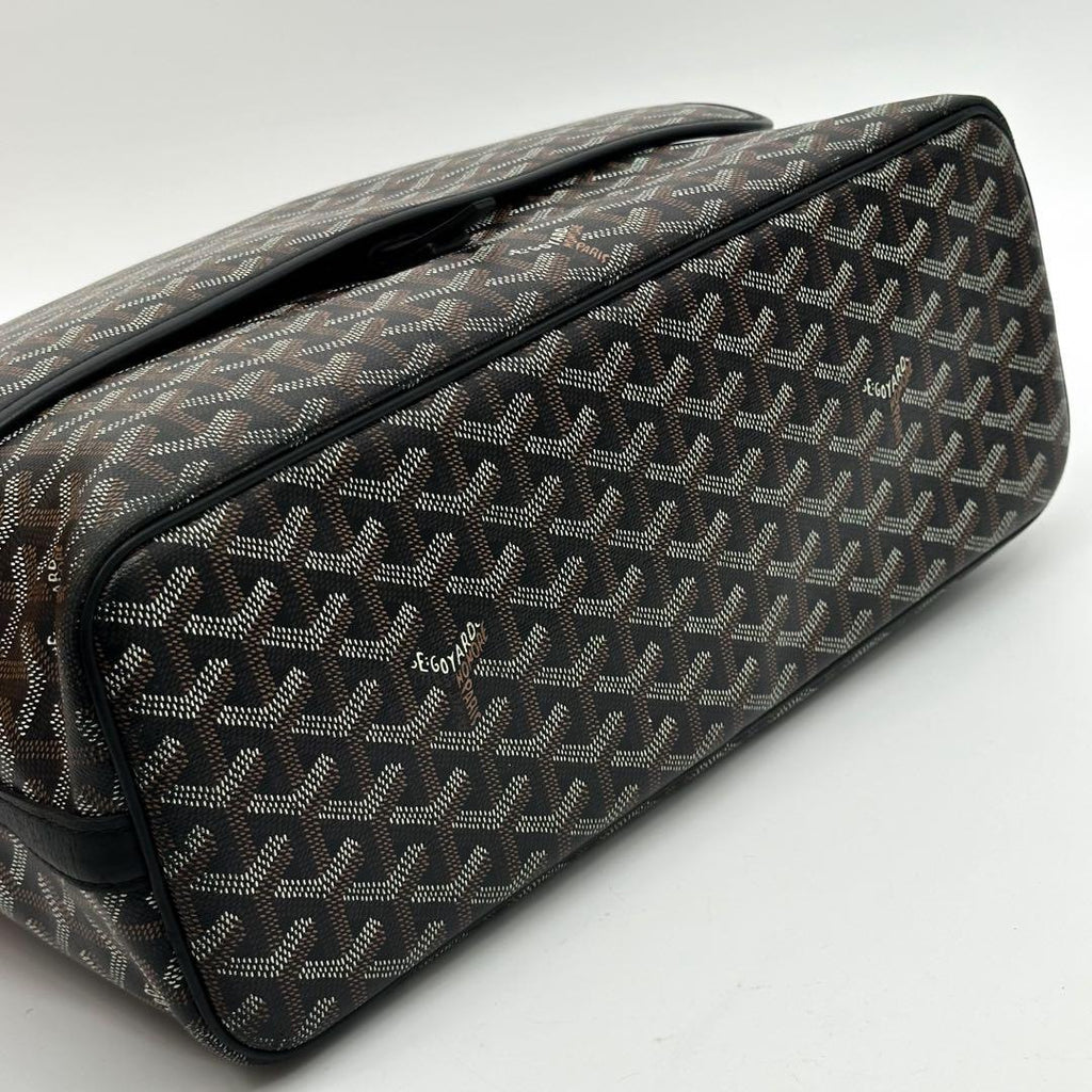 Goyard Capet Chien MM Messenger Monogram Shoulder — view 7