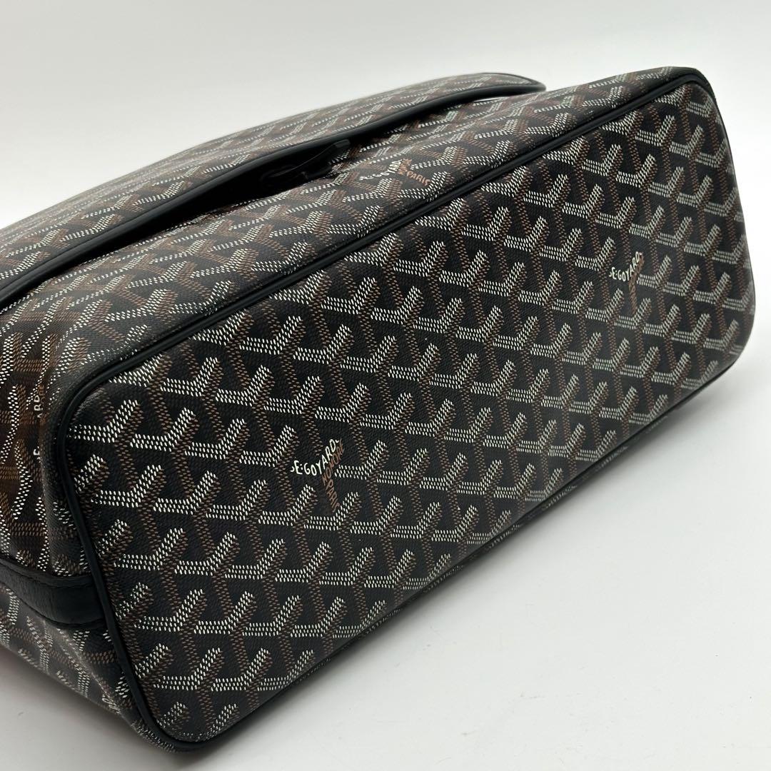Goyard Capet Chien MM Messenger Monogram Shoulder — view 7