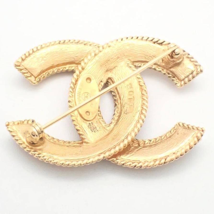 Chanel Brooch CC Logo Gold Vintage — view 2