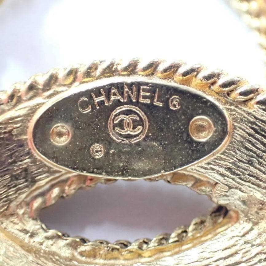 Chanel Brooch CC Logo Gold Vintage — view 6