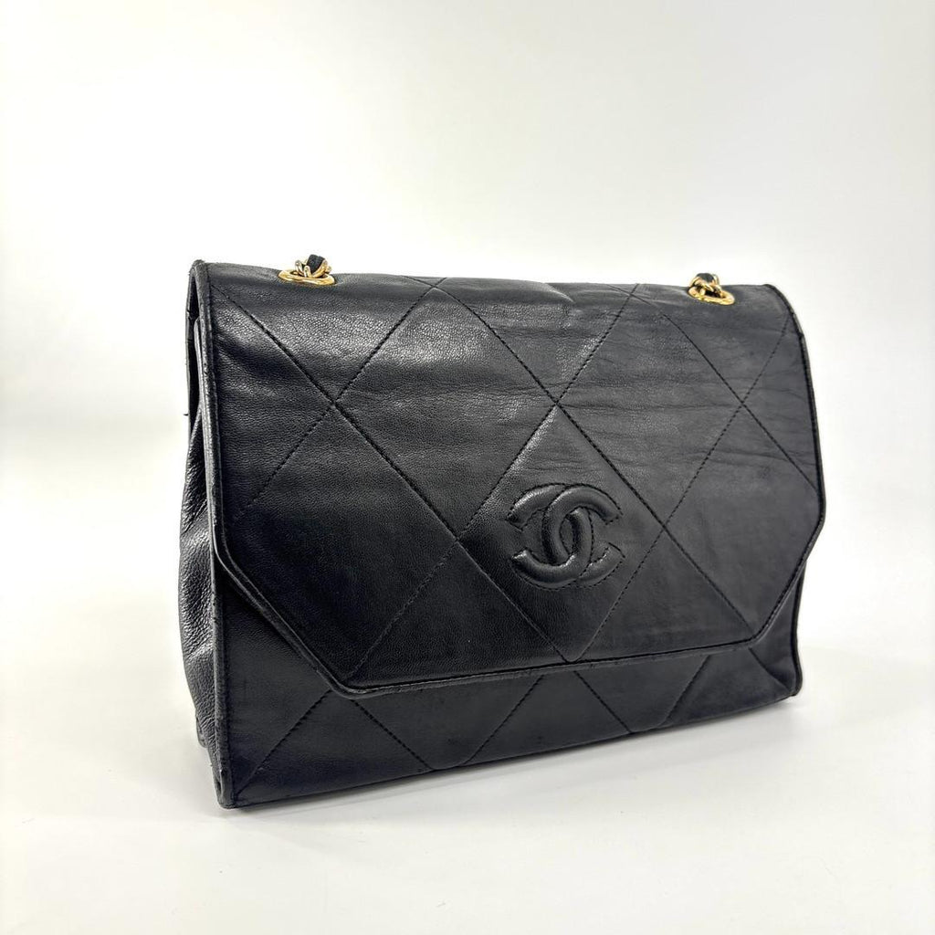 Chanel CC Logo Chain Shoulder Bag Black — view 3