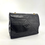 Chanel CC Logo Chain Shoulder Bag Black — view 3