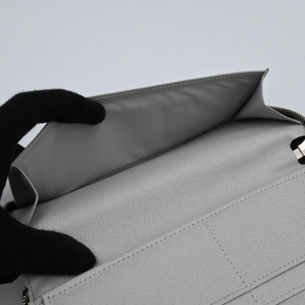 Louis Vuitton Taigarama Vertical Wallet Antarctica — view 4