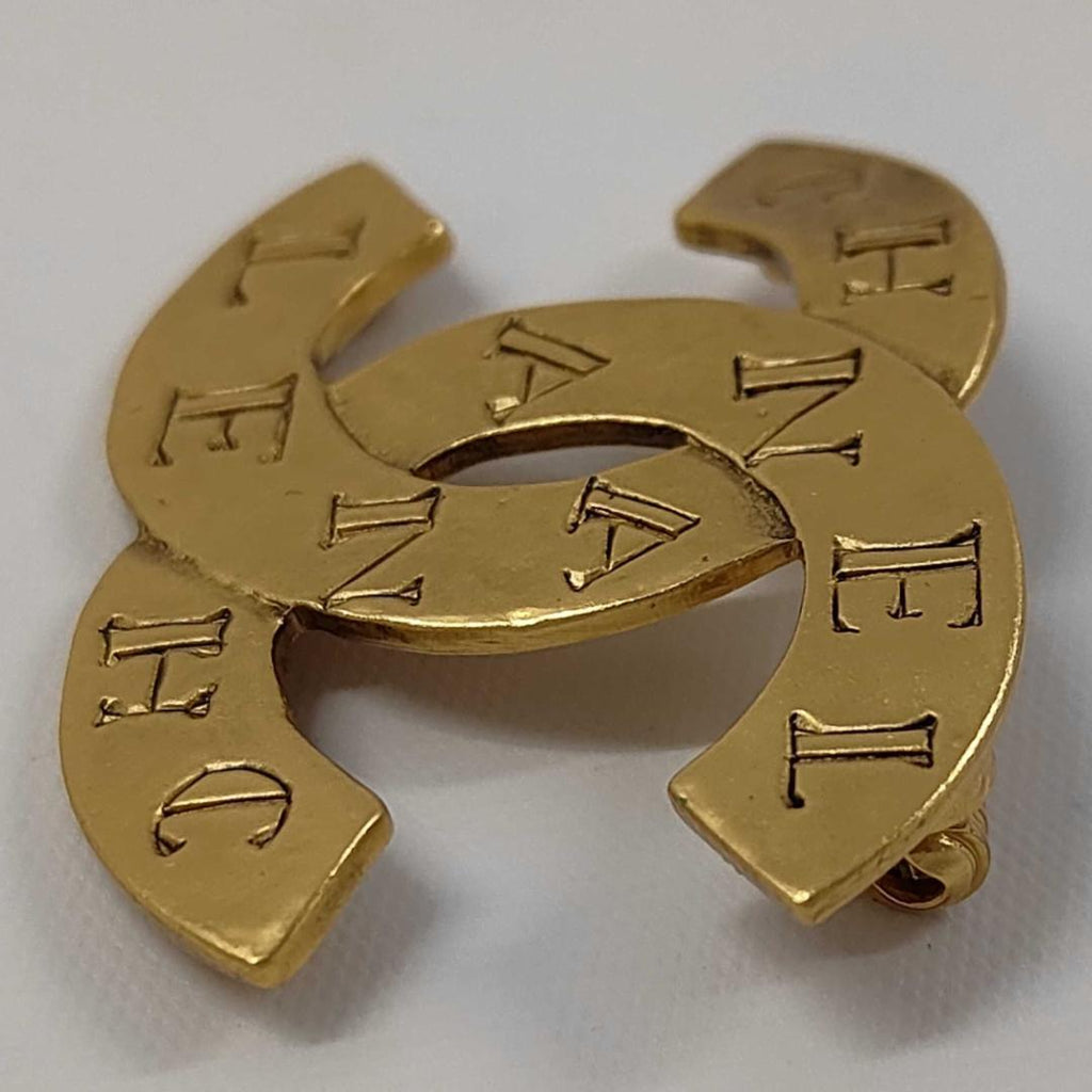 Chanel Brooch Gold CC Logo Vintage — view 4