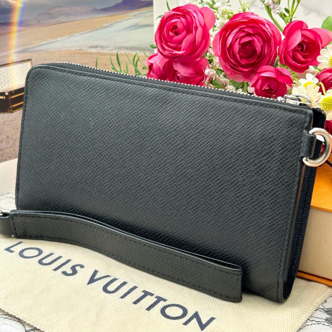 Louis Vuitton Taiga Zippy Dragonne Wallet — view 2