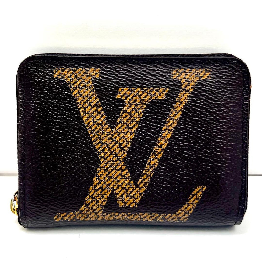 Louis Vuitton Shape Monogram Giant Zippy Coin Purse — view 4