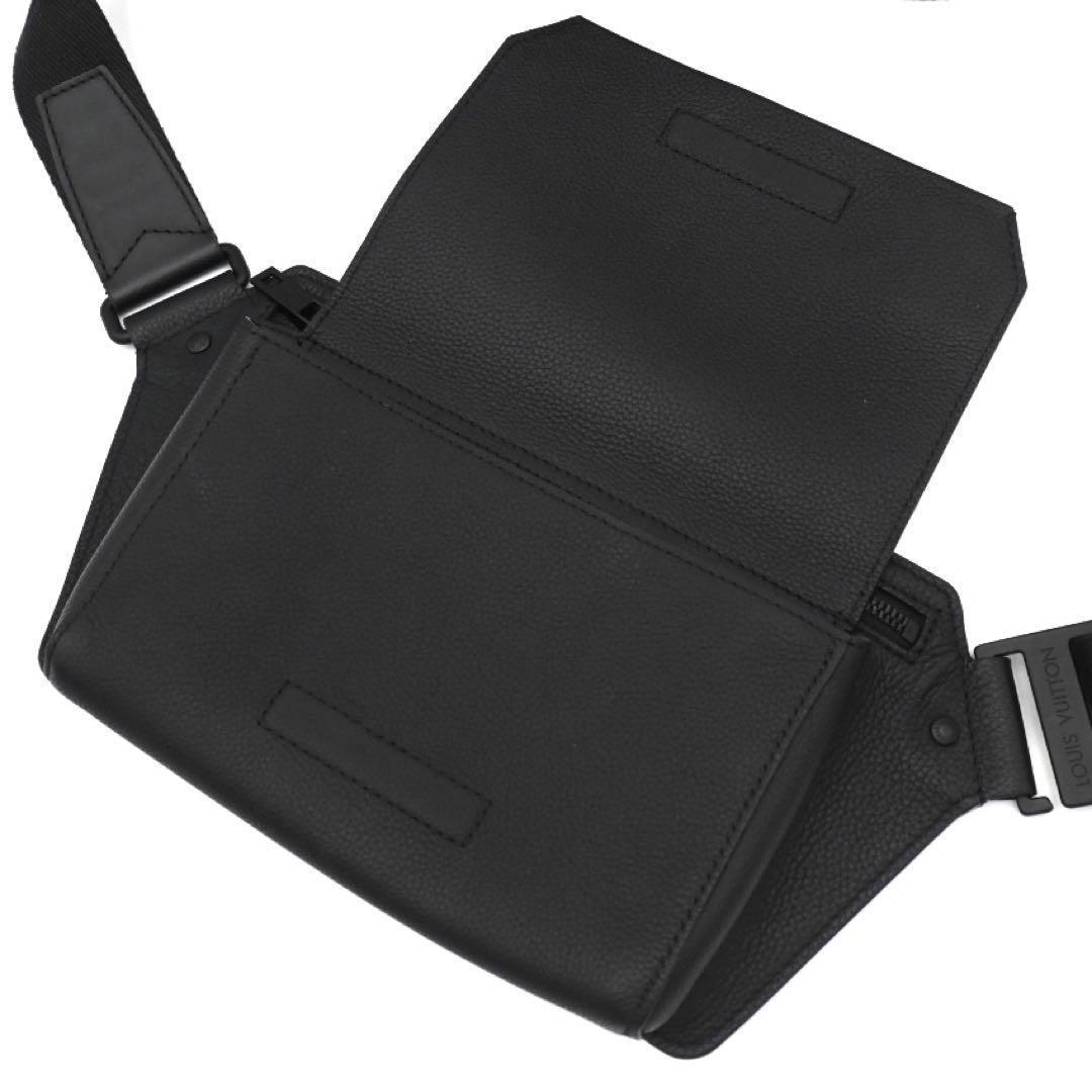 Louis Vuitton Takeoff Sling Aerogram Black Shoulder Bag — view 4