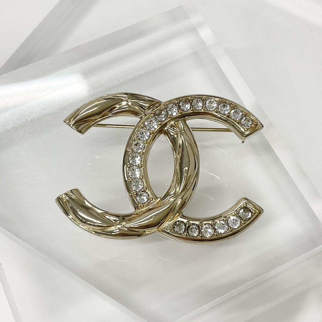 Chanel Brooch CC Logo Rhinestone Gold — view 2