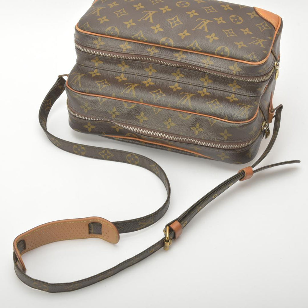 Louis Vuitton Nile Shoulder Bag Monogram Leather — view 4