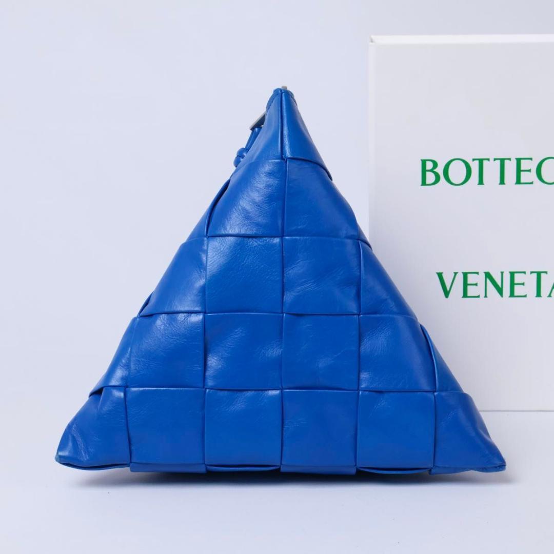 Bottega Veneta Maxi Intrecciato Triangle Handbag — view 9