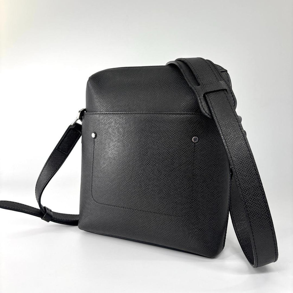 Louis Vuitton Super Taiga Grigori Shoulder Bag Black — view 2