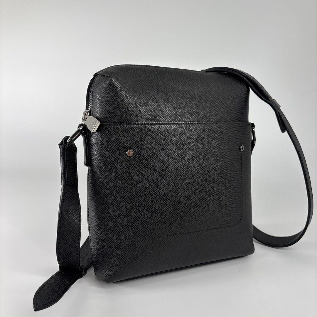 Louis Vuitton Super Taiga Grigori Shoulder Bag Black — view 3