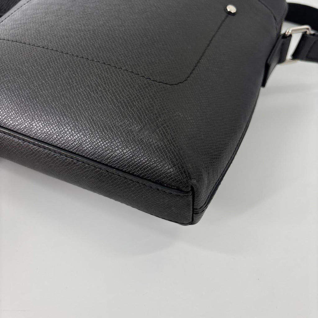 Louis Vuitton Super Taiga Grigori Shoulder Bag Black — view 6