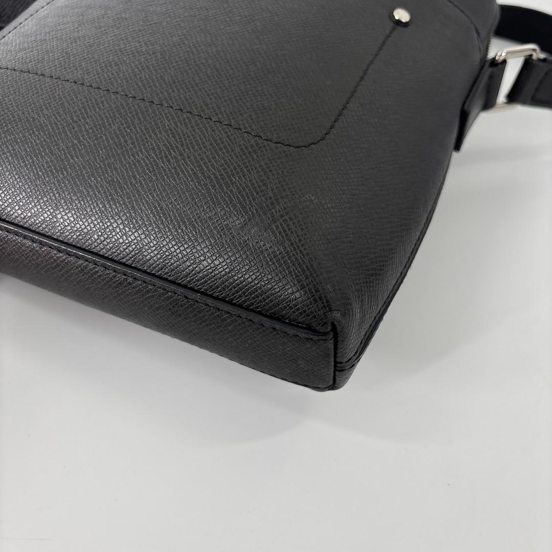 Louis Vuitton Super Taiga Grigori Shoulder Bag Black — view 6
