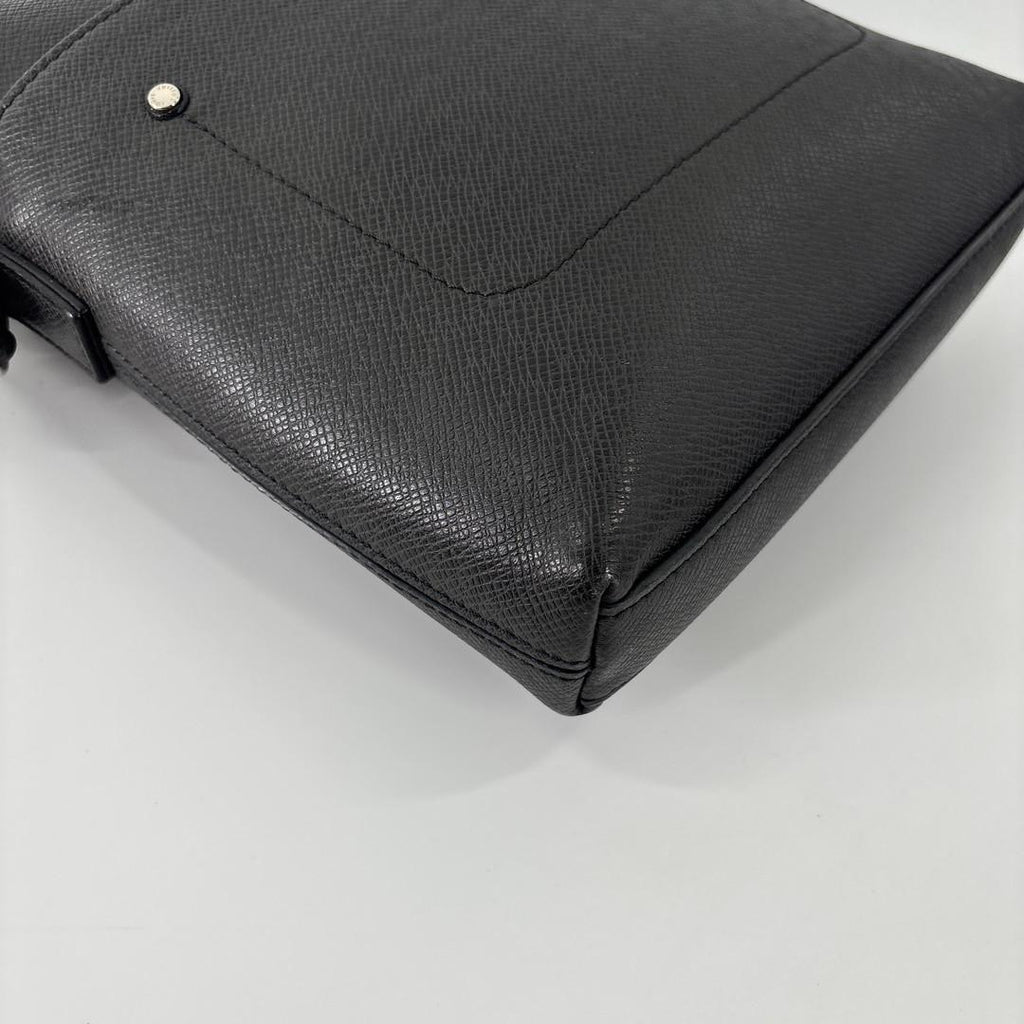 Louis Vuitton Super Taiga Grigori Shoulder Bag Black — view 7