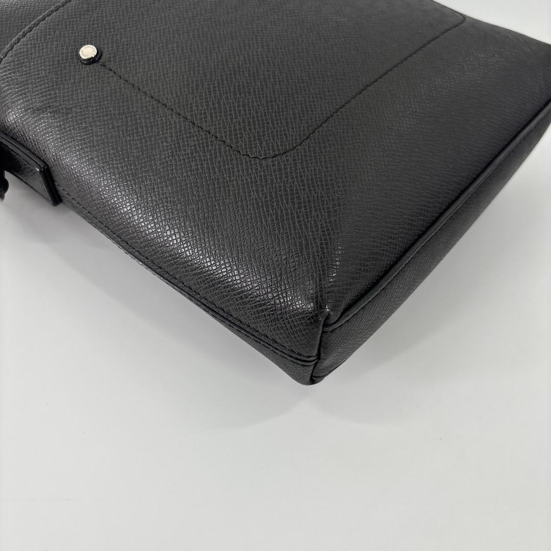 Louis Vuitton Super Taiga Grigori Shoulder Bag Black — view 7