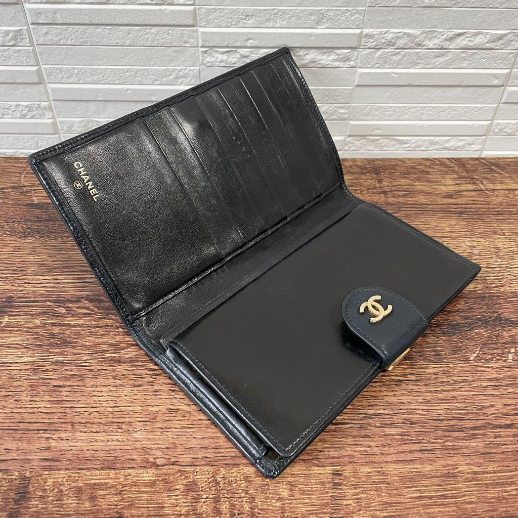 Chanel Lambskin Bicolor Quilted Wallet Kiss Lock CC Logo Black — view 4