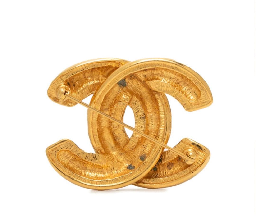 Chanel CC Logo Vintage Brooch — view 2