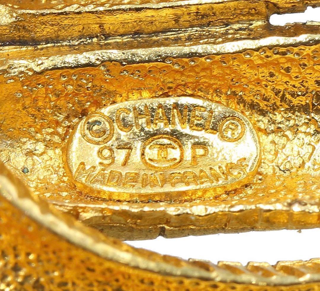 Chanel CC Logo Chain Brooch — view 5