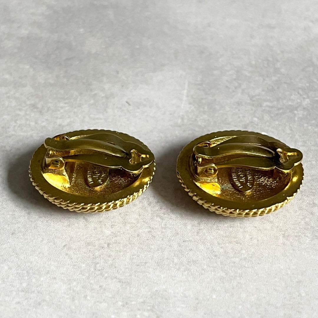 Chanel CC Logo Rope Design Metal Earrings Gold — view 5
