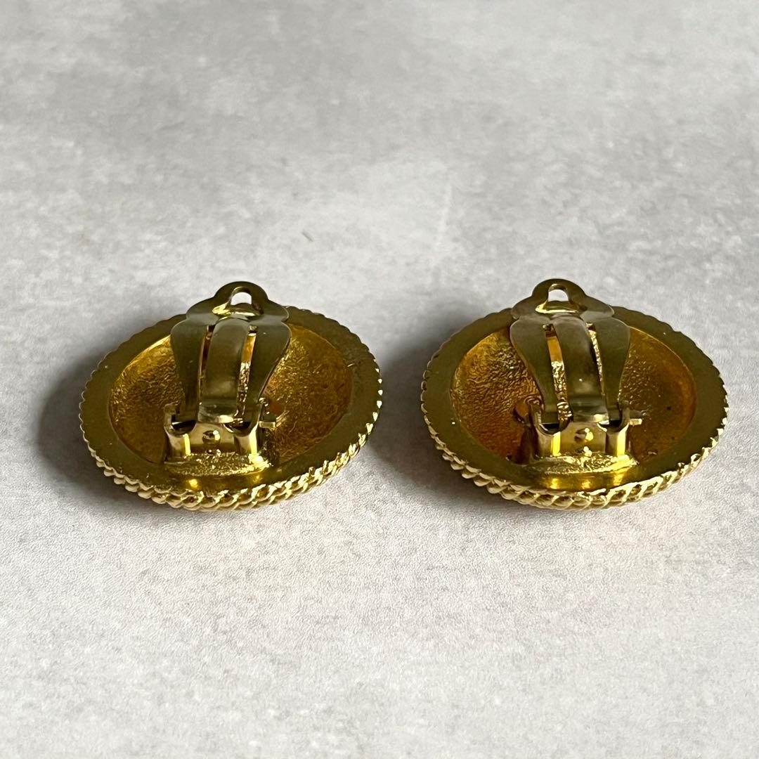 Chanel CC Logo Rope Design Metal Earrings Gold — view 6