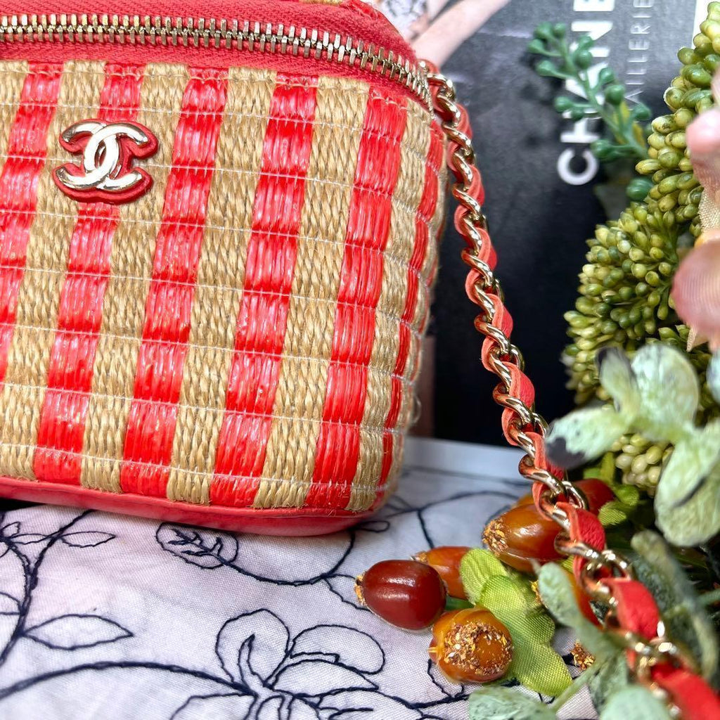Chanel Chain Shoulder Vanity Basket Bicolor — view 5