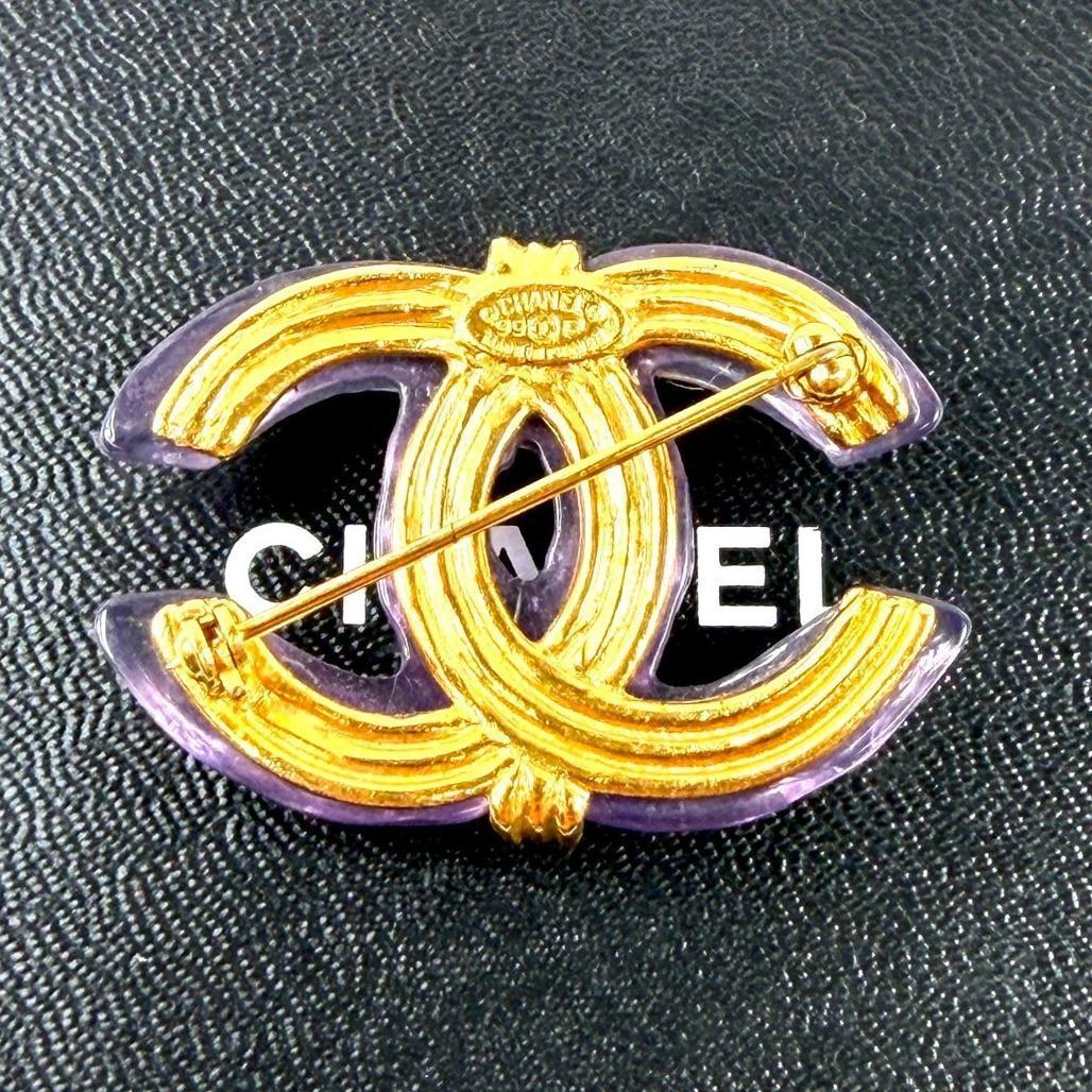 Chanel Brooch CC Logo Clear Purple — view 5
